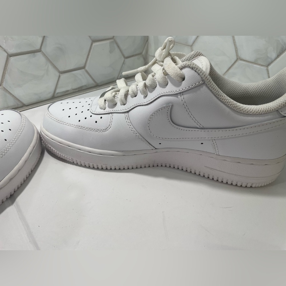 Nike Air Force 1 Low Sneakers Size 10 White Woman's DD8959-100 Great Shape - Picture 9 of 16